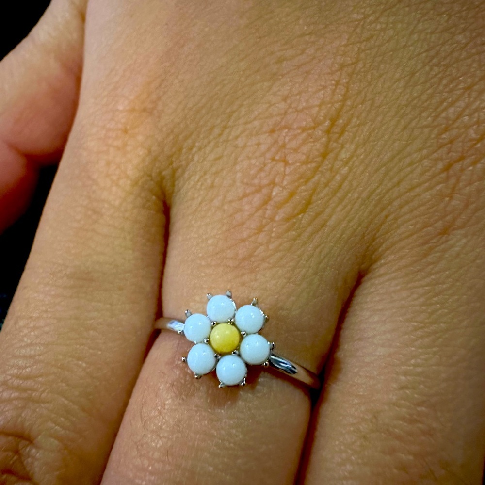 Adorable daisy earring and ring set - Picture 5 of 5